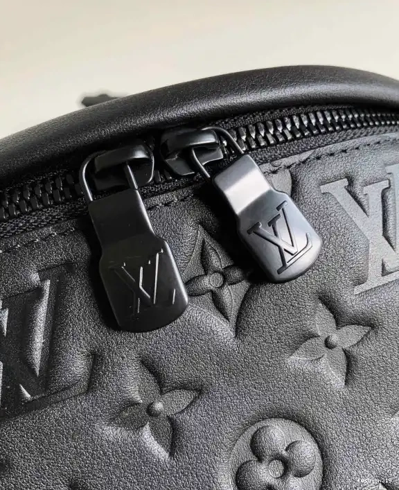 DISCOVERY BUMBAG LOUIS VUITTON 0402